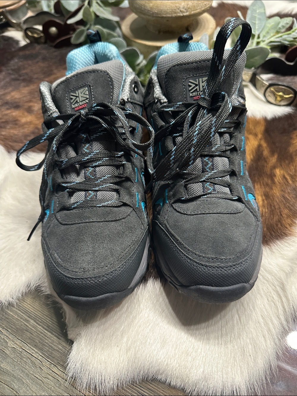 NWOT Kerrimor Women's Gray & Teal Hiking Sneakers